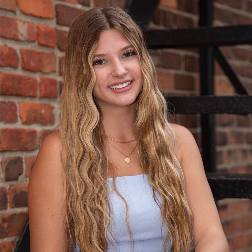 Meet your Posher, Alexis